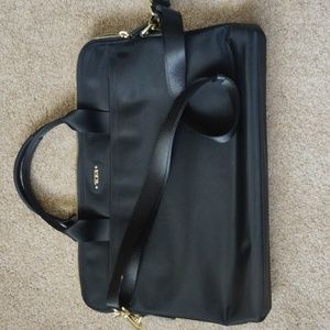 Tumi laptop carrier black - Joanne Voyageur